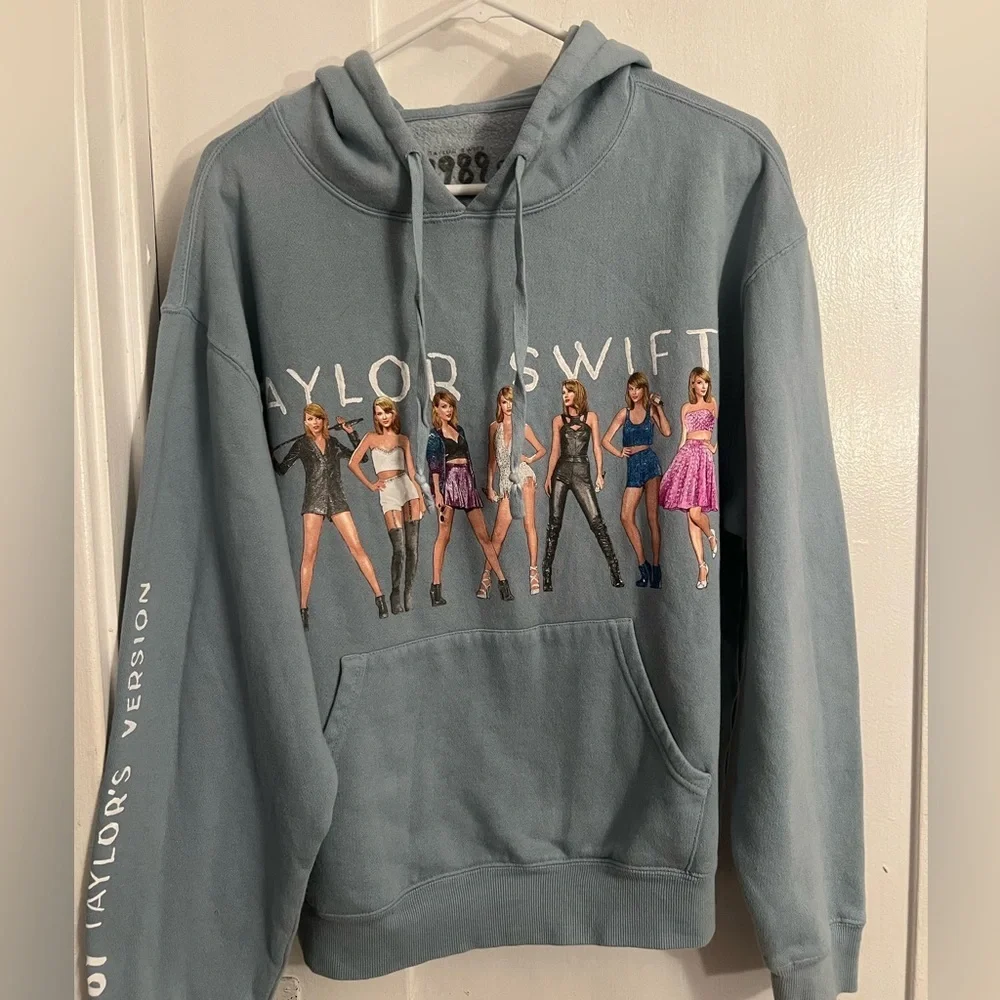 Taylor Swift 1989 collectible hoodie. SIZE MEDIUM. - Picture 1 of 5